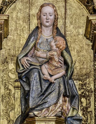 Retablo mayor. Andra Mari (Virgen con el Niño