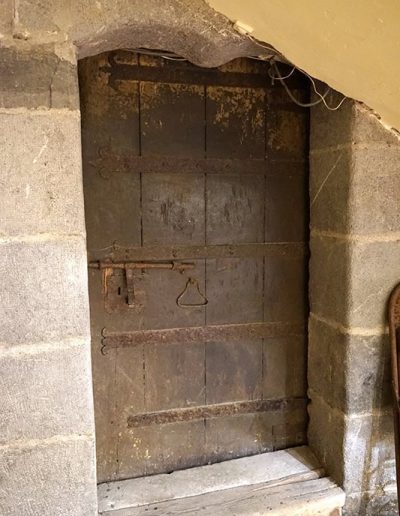 Puerta de subida a la torre