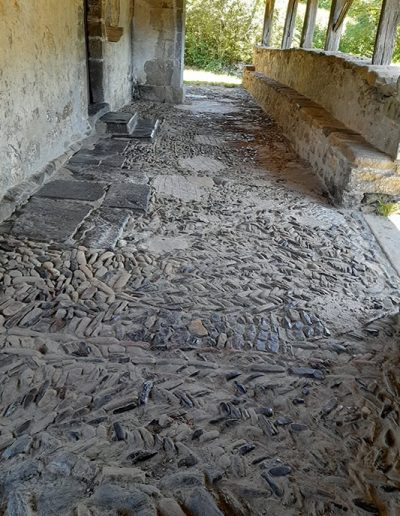 Pórtico. Encachado