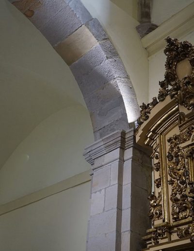 Pilastra y capiteles