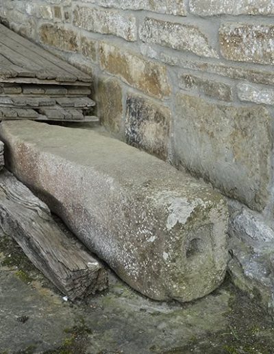 Pie de altar