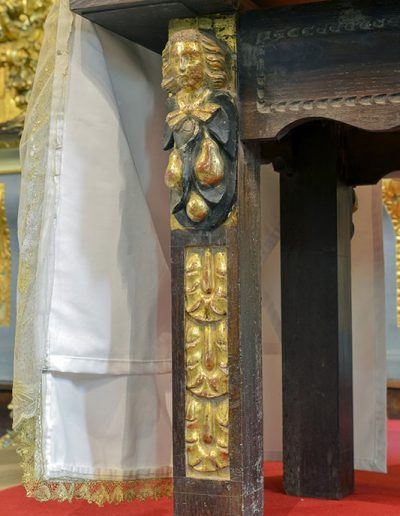 Patas de la mesa de altar